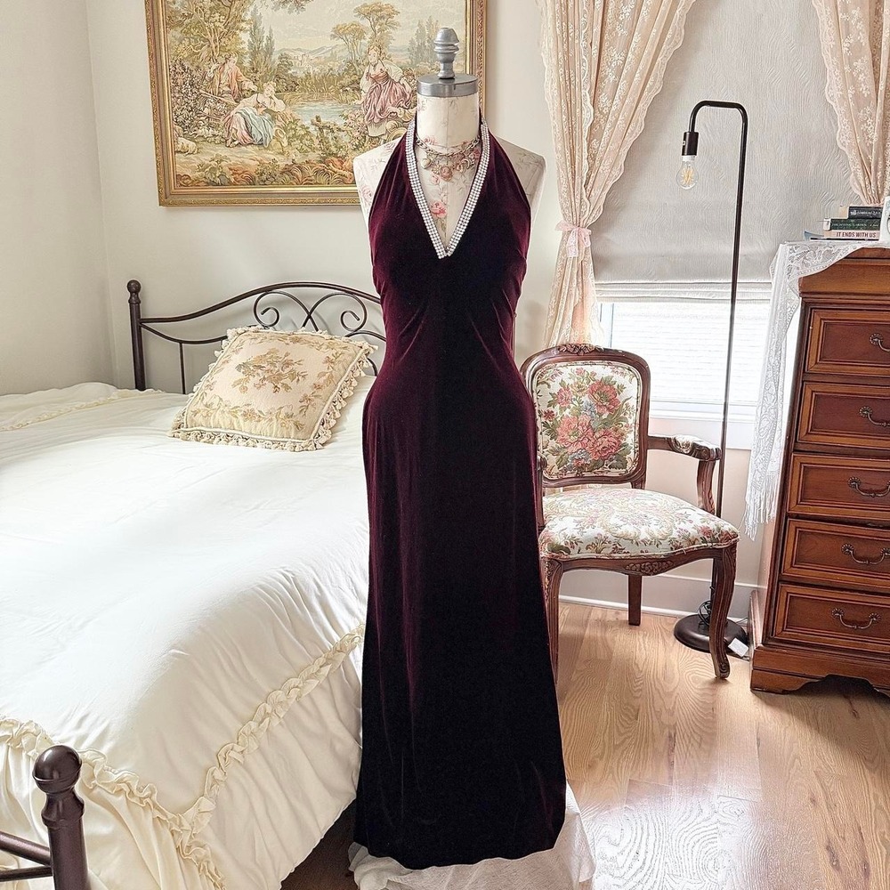 Red velvet formal dress 90s JS Collection size 6 burgundy velvet halter